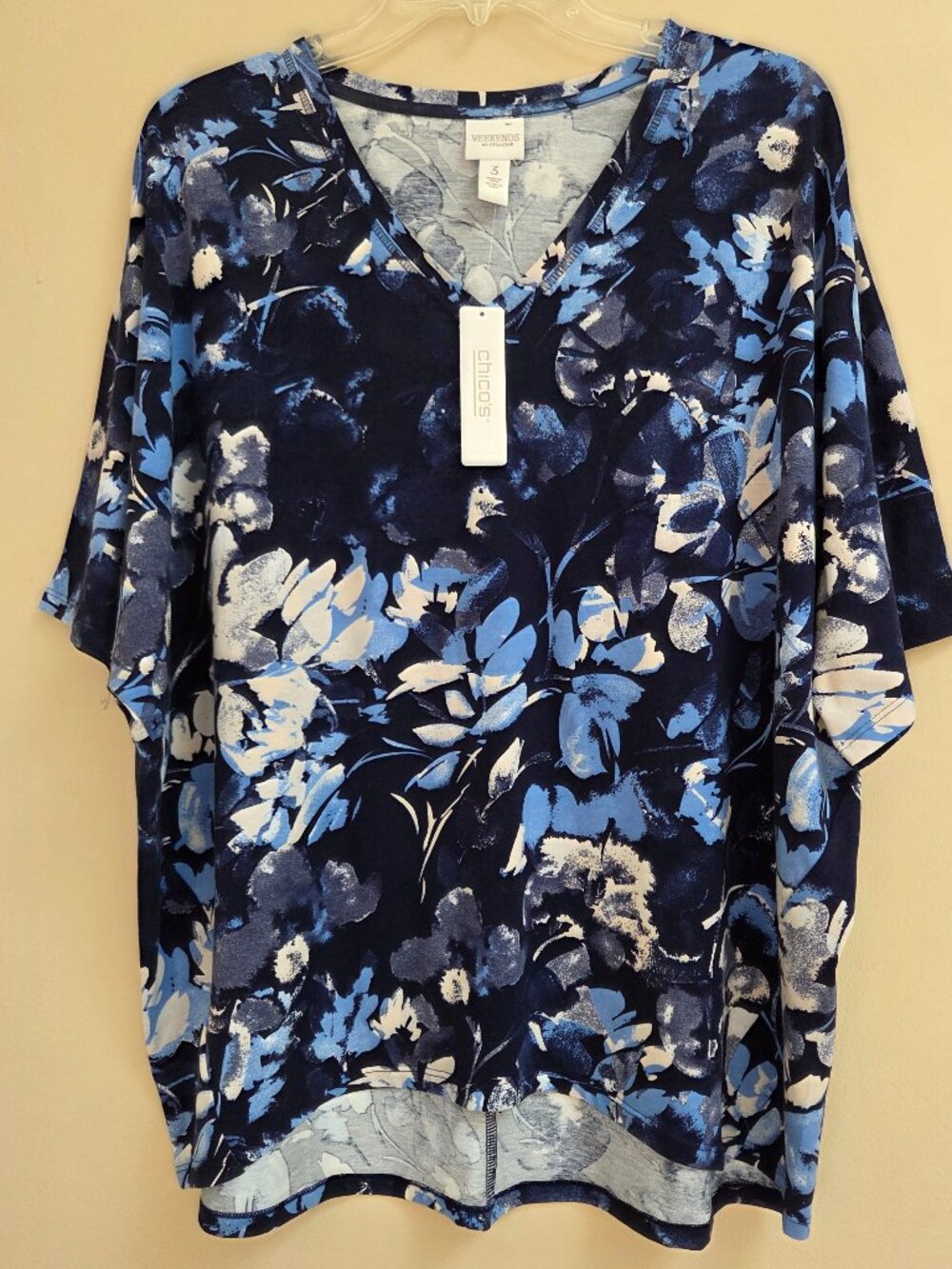 Weekends Chico’s Shirt 3/XL Short Sleeve V-Neck Floral Blouse Coastal Casual